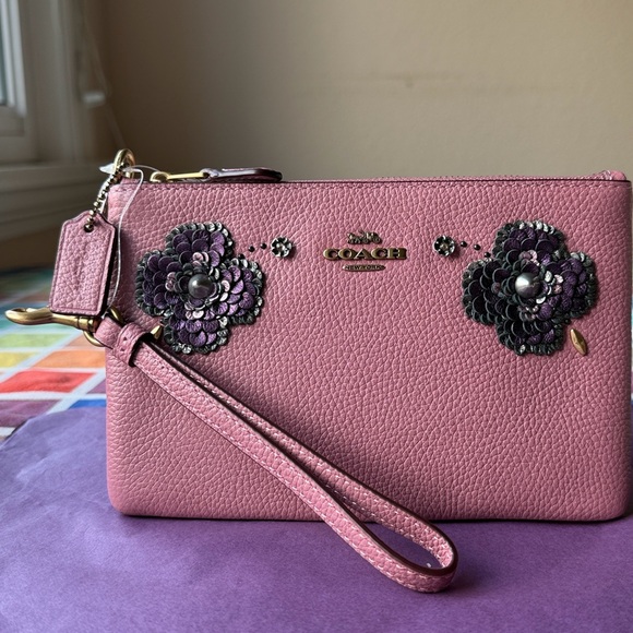 🌸❤️🌸 COACH PINK WRISTLET WITH FLORAL EMBELLISHMENT 🌸❤️🌸 - Picture 3 of 16
